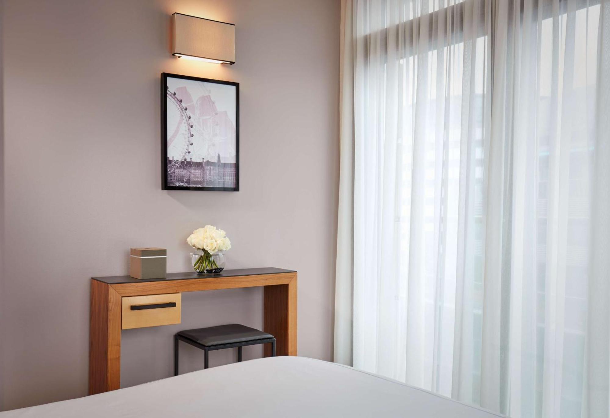 Park Plaza County Hall Hotel Londra